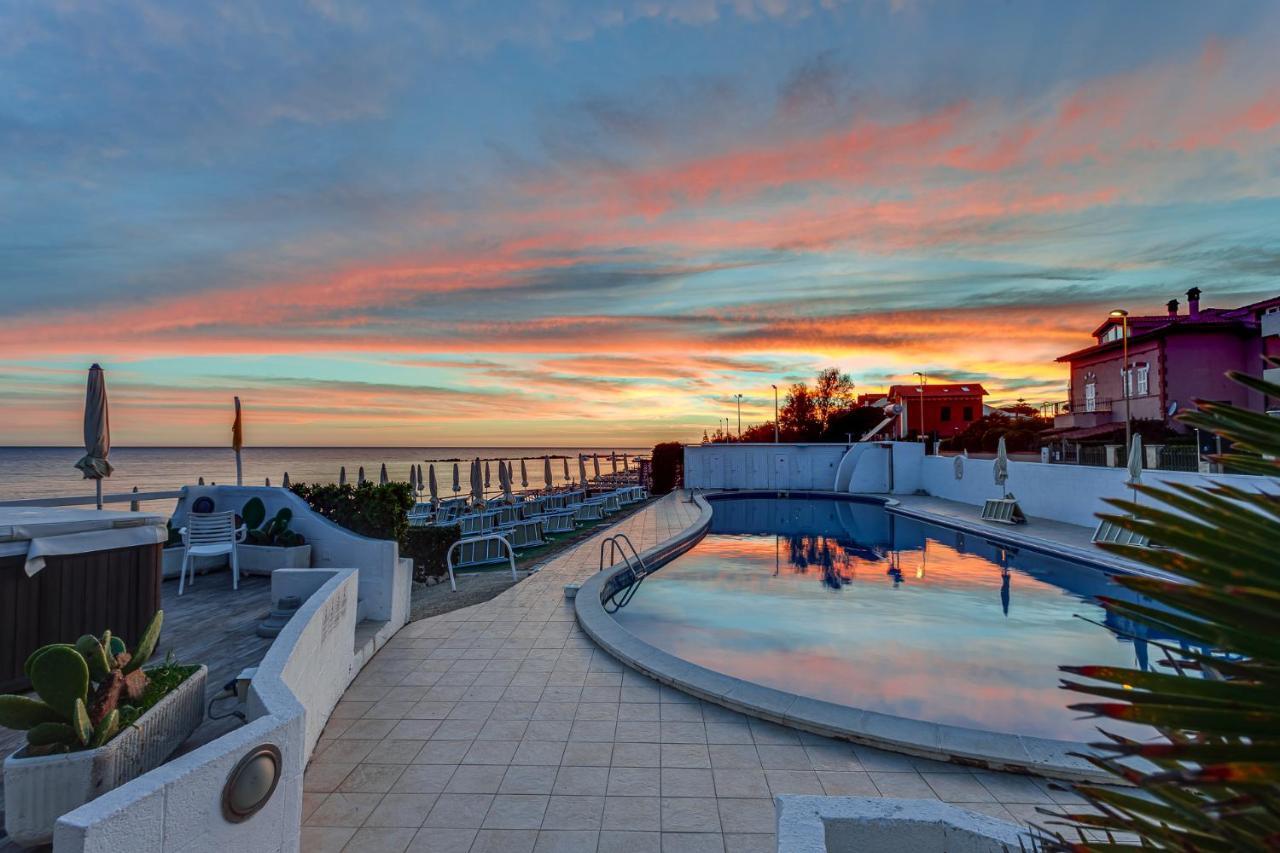 Hotel Cavalluccio Marino Santa Marinella Exterior foto